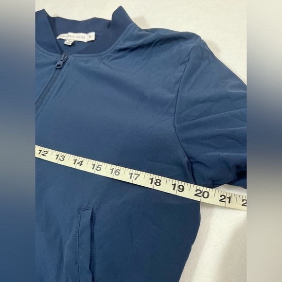 SINCERELY JULES Women’s Navy Full Zip Crop Jacket Ruched Sleeves Size Medium - Picture 10 of 10